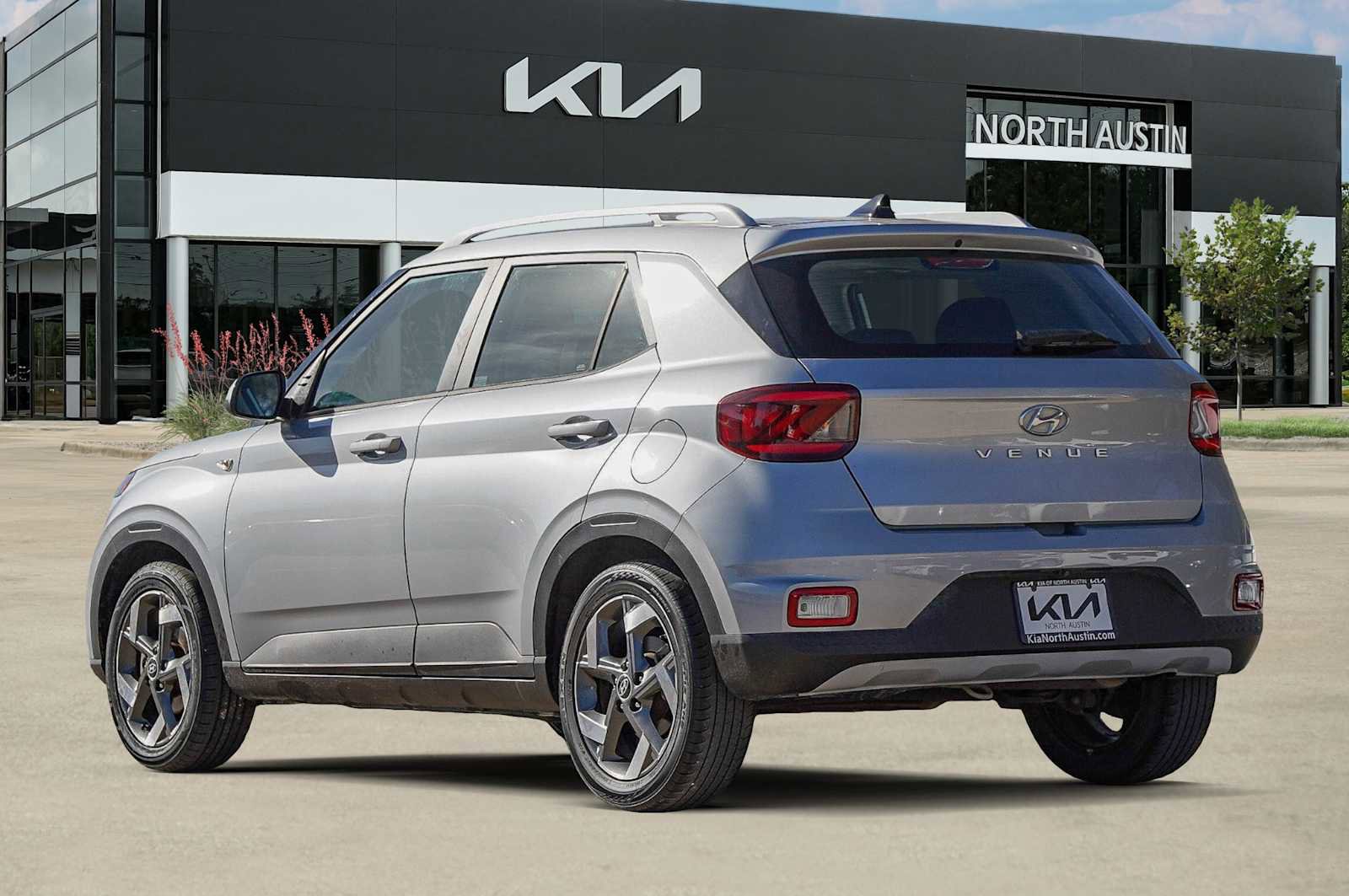 Used 2022 Hyundai Venue SEL image 5