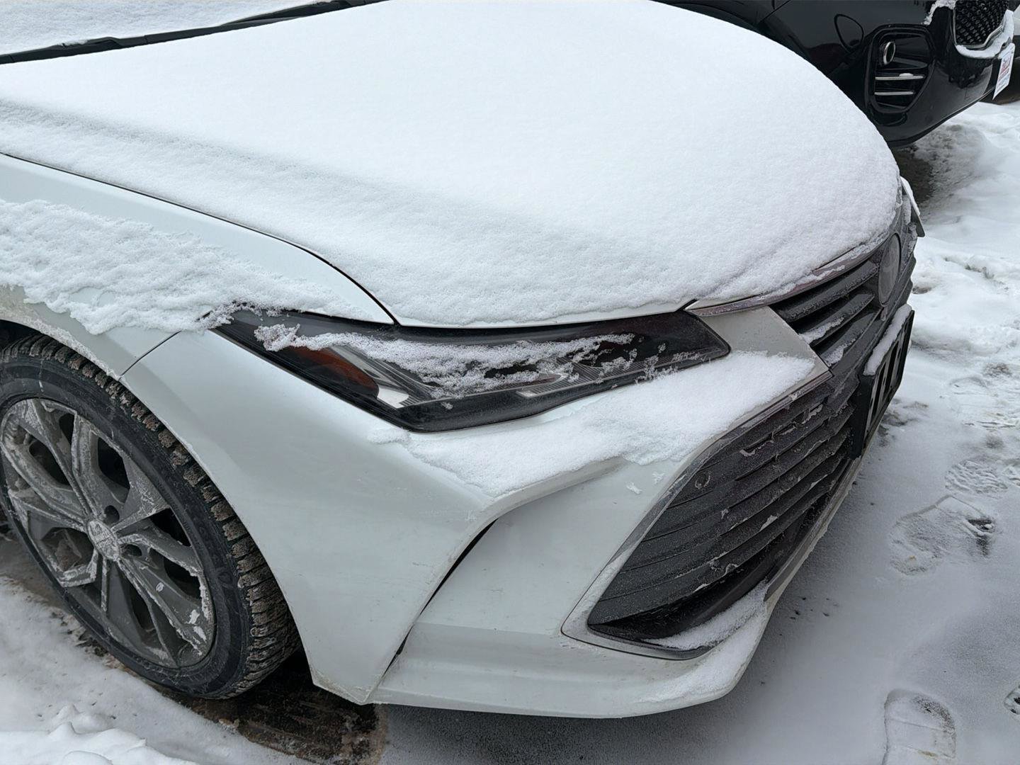 Used 2020 Toyota Avalon Limited image 4