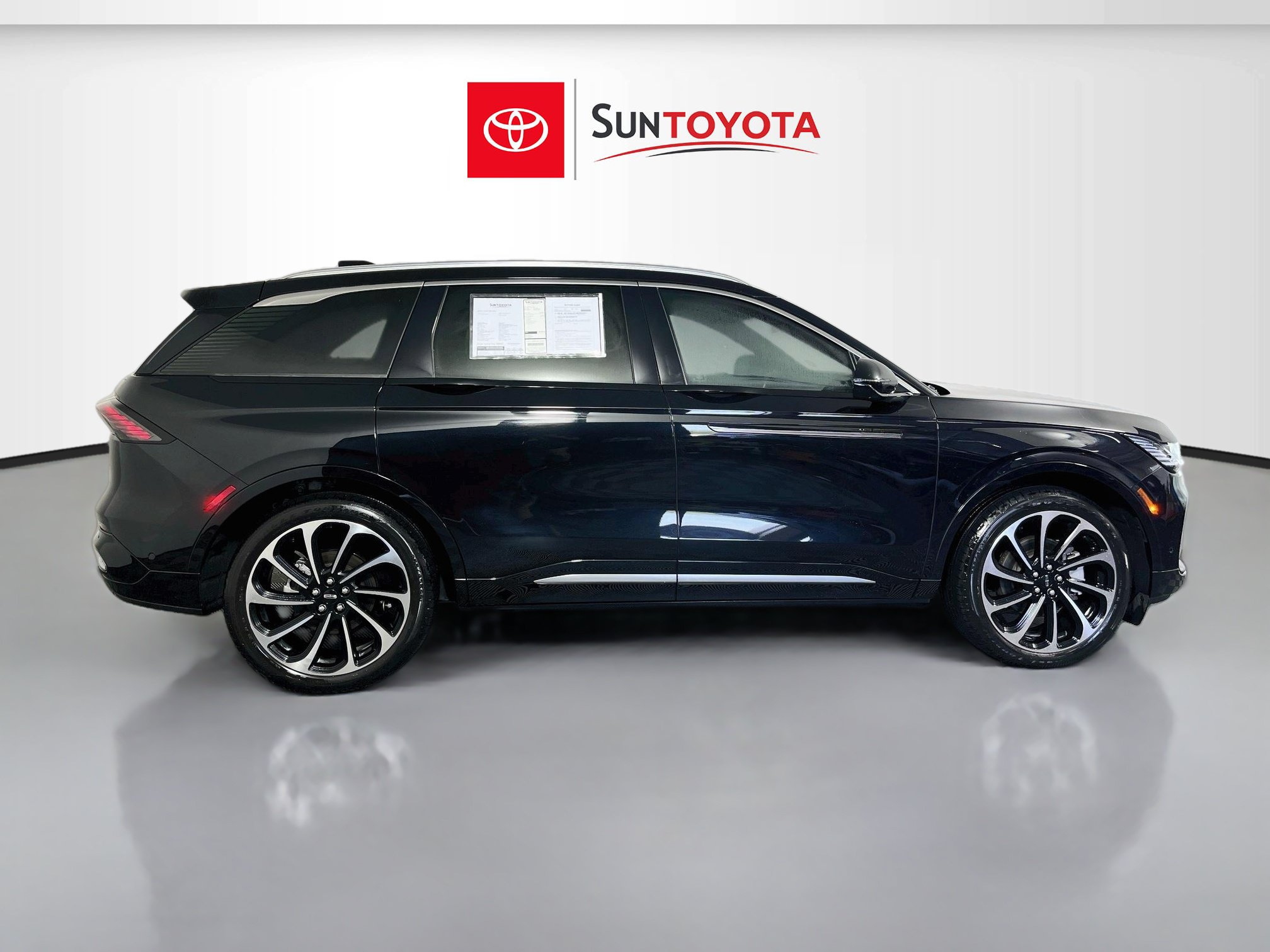 Used 2024 Lincoln Nautilus Black Label AWD/4WD image 2