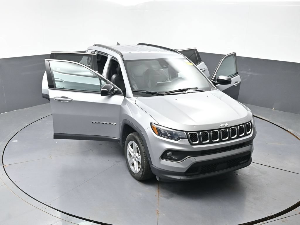 Used 2024 Jeep Compass Latitude AWD/4WD image 59