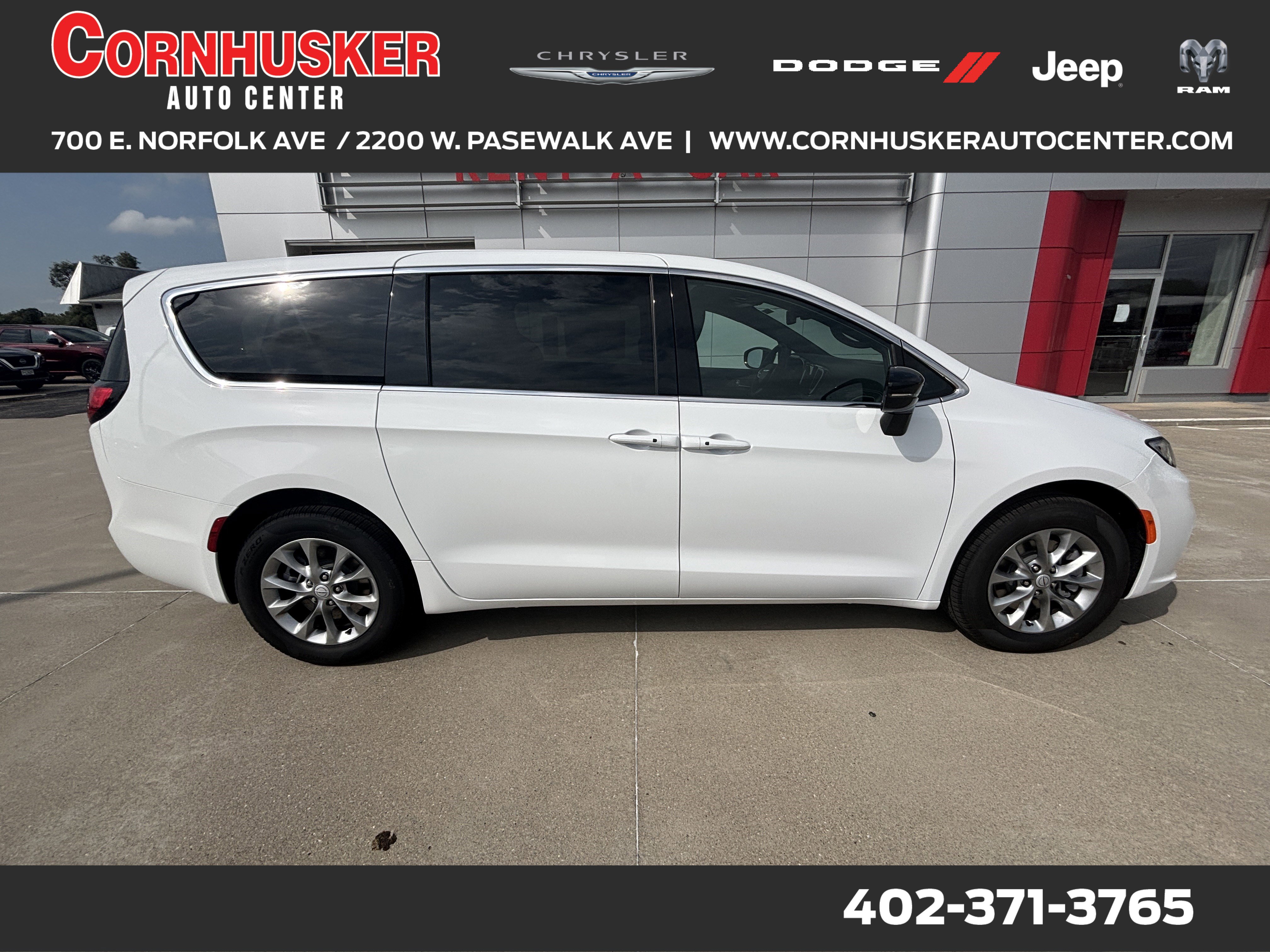 New 2026 Chrysler Pacifica Select image 1