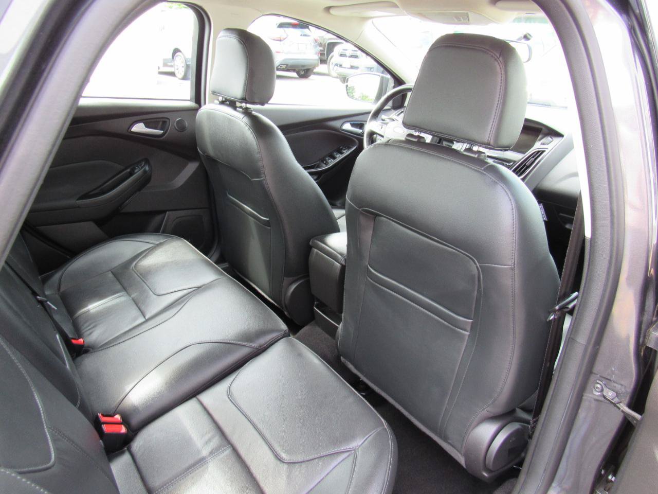 Used 2017 Ford Focus Titanium FWD image 37