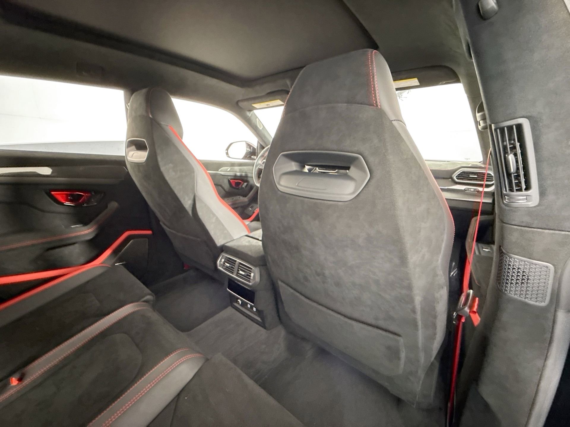 Used 2024 Lamborghini Urus Performante AWD/4WD image 24