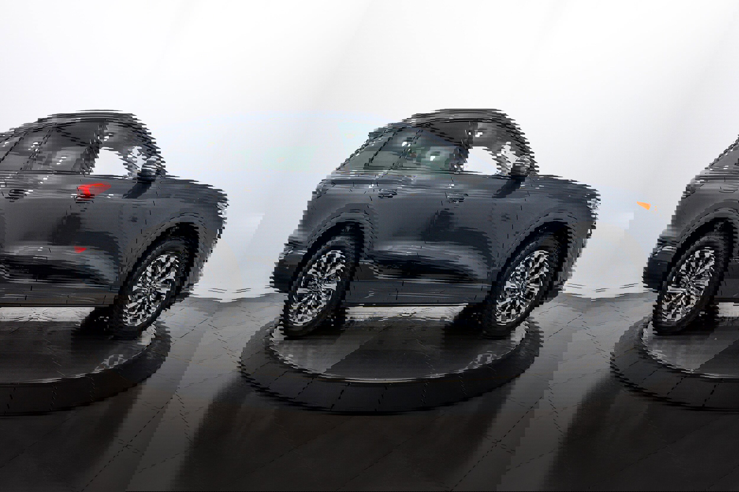 Certified 2025 Audi Q6 e-tron Premium w/ Convenience Package image 3