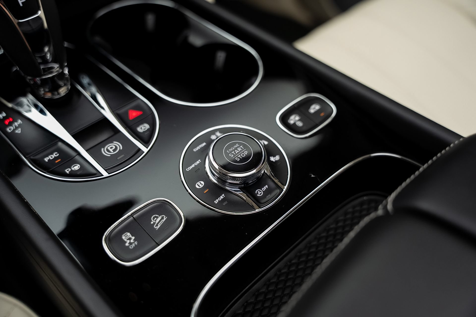 Used 2018 Bentley Bentayga AWD/4WD image 53
