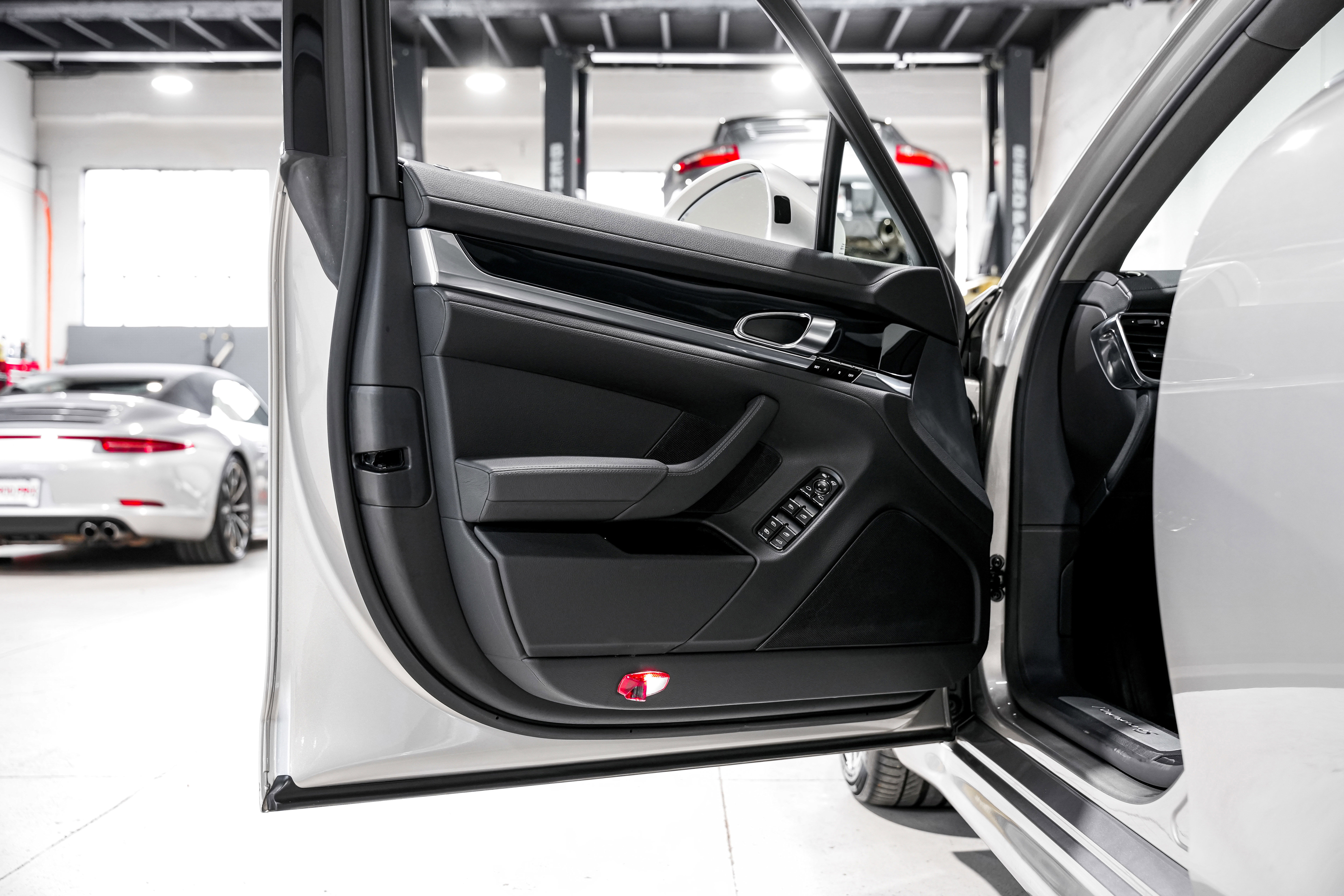 Used 2012 Porsche Panamera 4S image 19