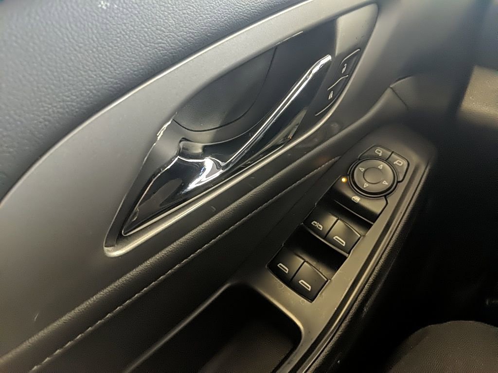 Used 2023 Chevrolet Traverse LT w/ LPO, Floor Liner Package image 31