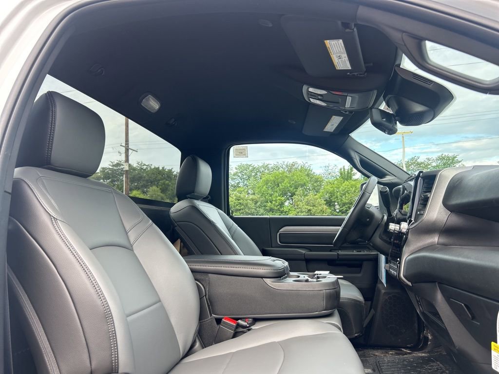 New 2025 RAM 5500 Tradesman AWD/4WD image 9