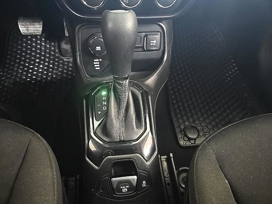 Used 2017 Jeep Renegade Altitude AWD/4WD image 26