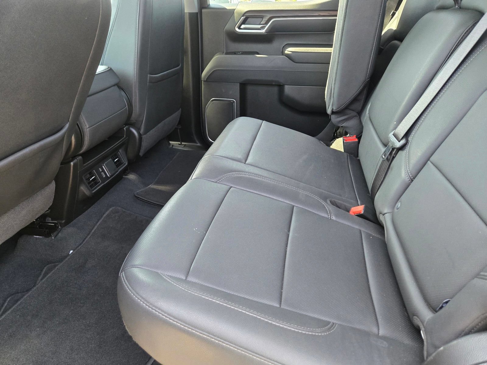 Used 2025 GMC Sierra 1500 SLT AWD/4WD image 16