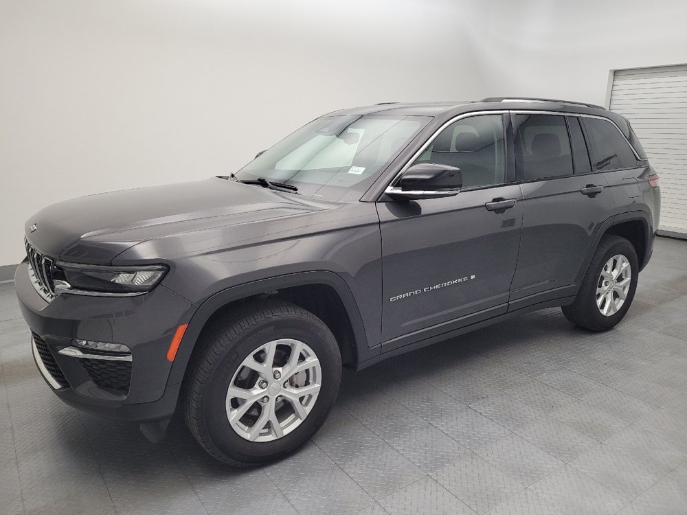 Used 2023 Jeep Grand Cherokee Limited AWD/4WD image 2