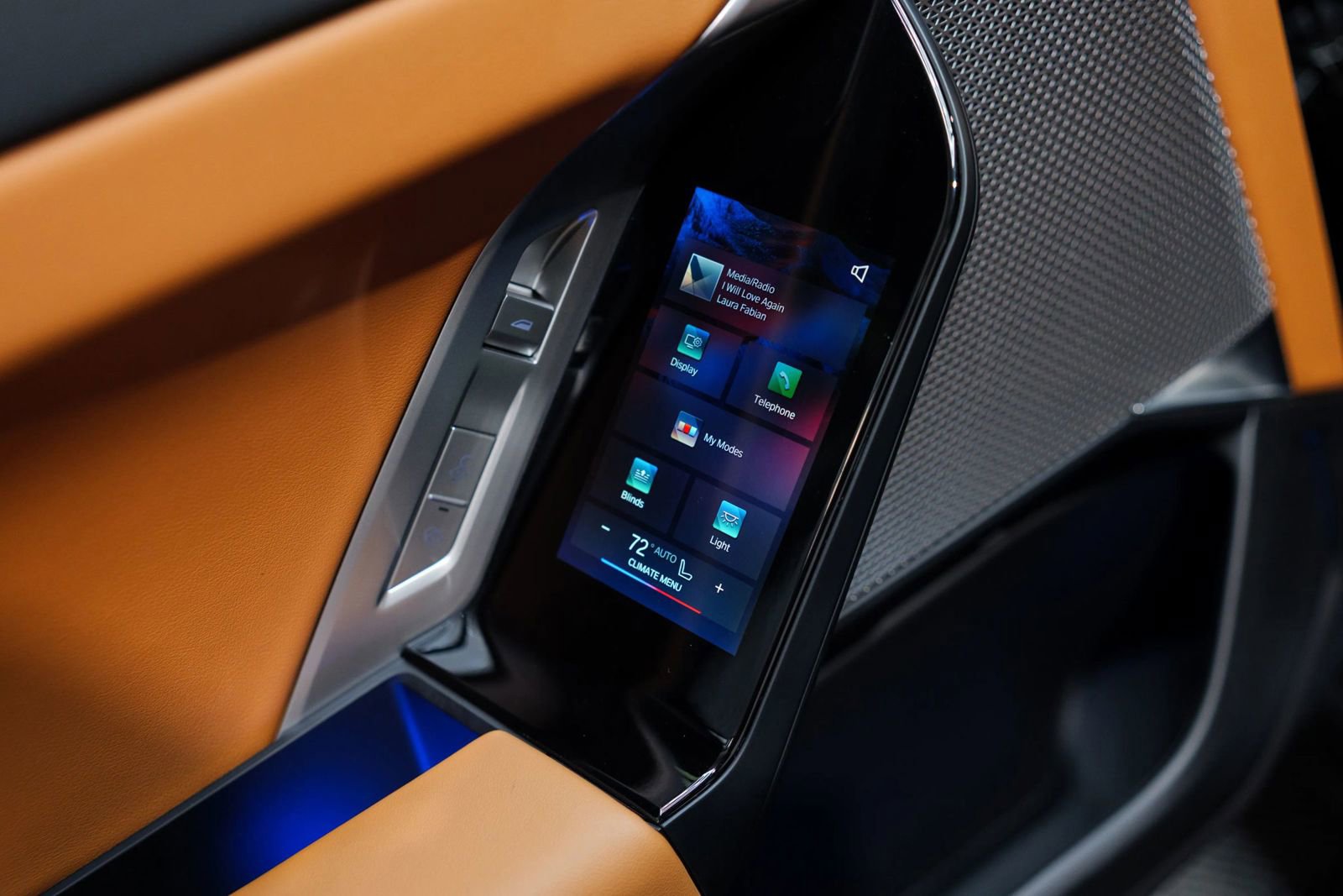 Used 2023 BMW 740i w/ Parking Assistance Package image 39