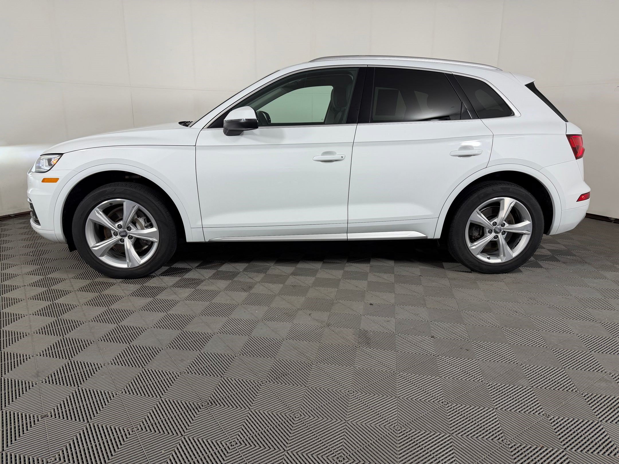 Used 2020 Audi Q5 2.0T Premium Plus AWD/4WD image 2