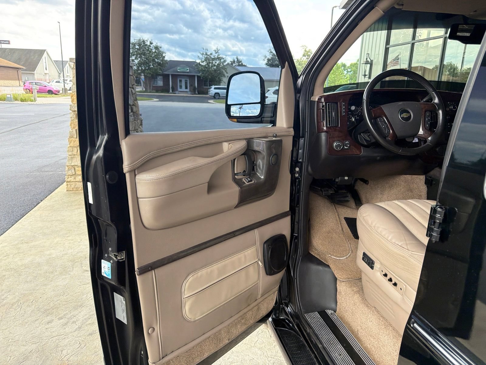 Used 2012 Chevrolet Express 1500 RWD image 8