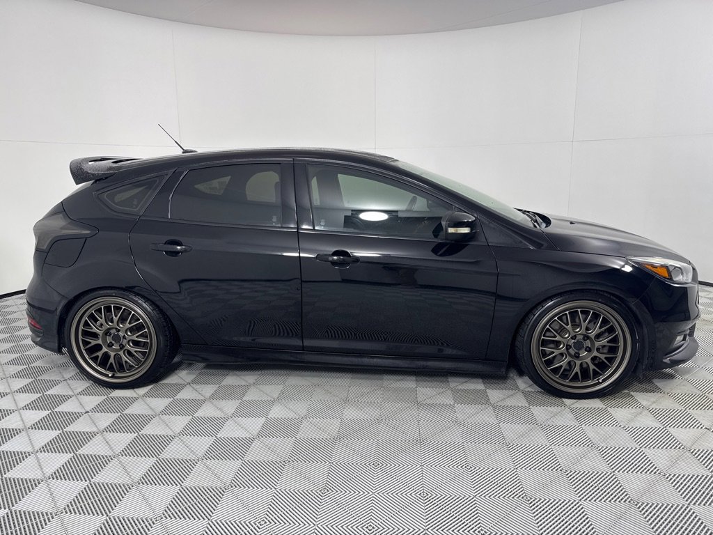 Used 2017 Ford Focus ST image 4