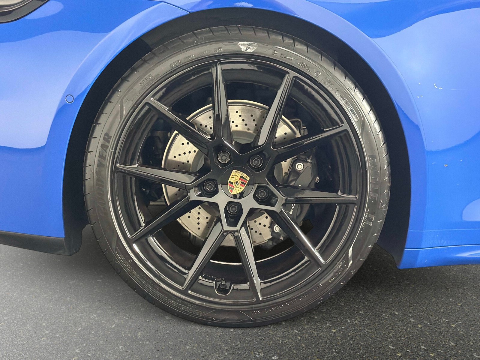 Used 2025 Porsche 911 Carrera RWD image 19