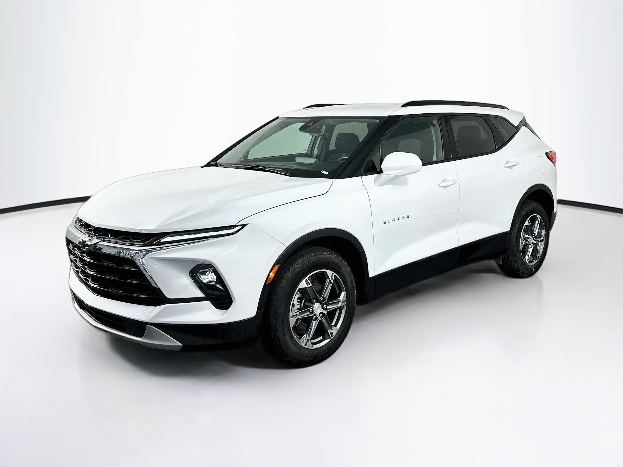 Used 2024 Chevrolet Blazer LT w/ Convenience Package FWD image 3