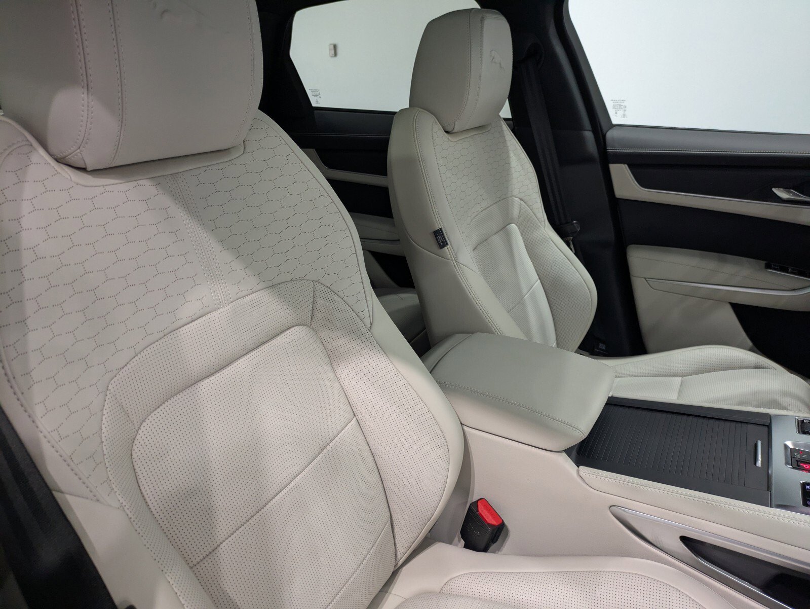 New 2026 Jaguar F-PACE R-Dynamic S image 25