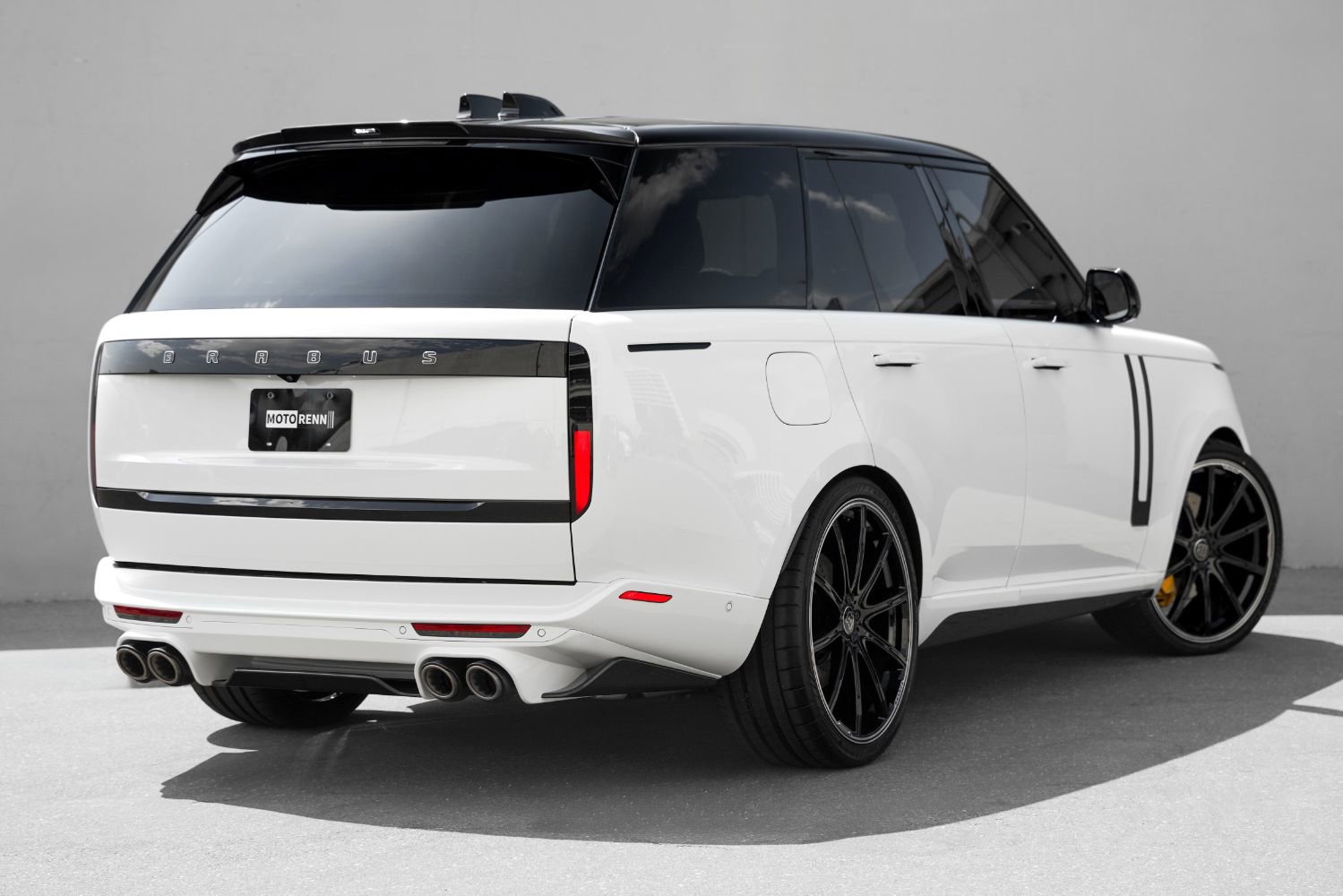 Used 2025 Land Rover Range Rover SE image 3