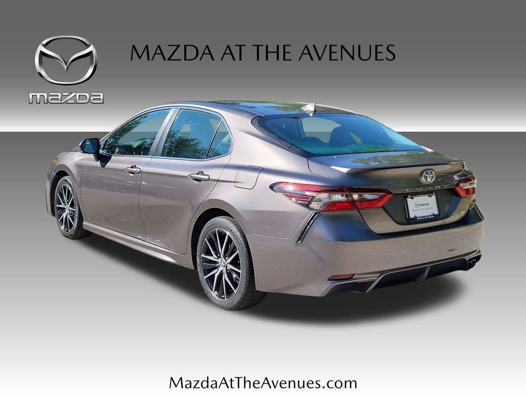 Used 2023 Toyota Camry SE w/ Convenience Package FWD image 5