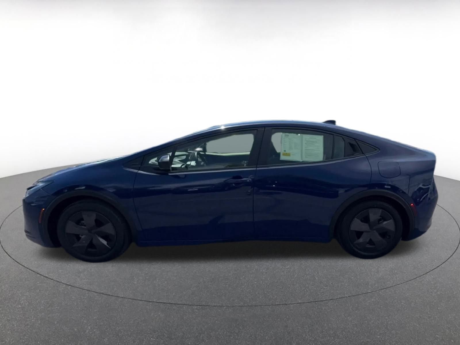 Used 2025 Toyota Prius LE image 9