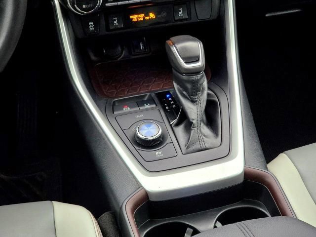 Used 2019 Toyota RAV4 Limited image 20