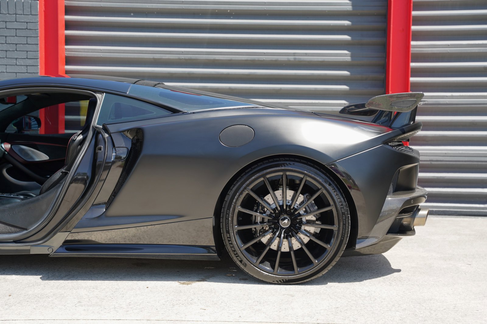 Used 2020 McLaren GT RWD image 14