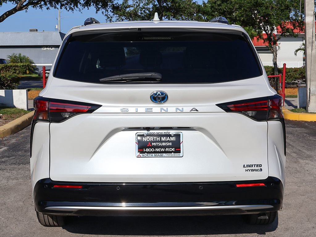 Used 2023 Toyota Sienna Limited FWD image 15