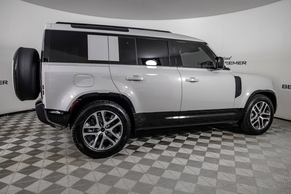 Used 2026 Land Rover Defender 110 X-Dynamic SE AWD/4WD image 4