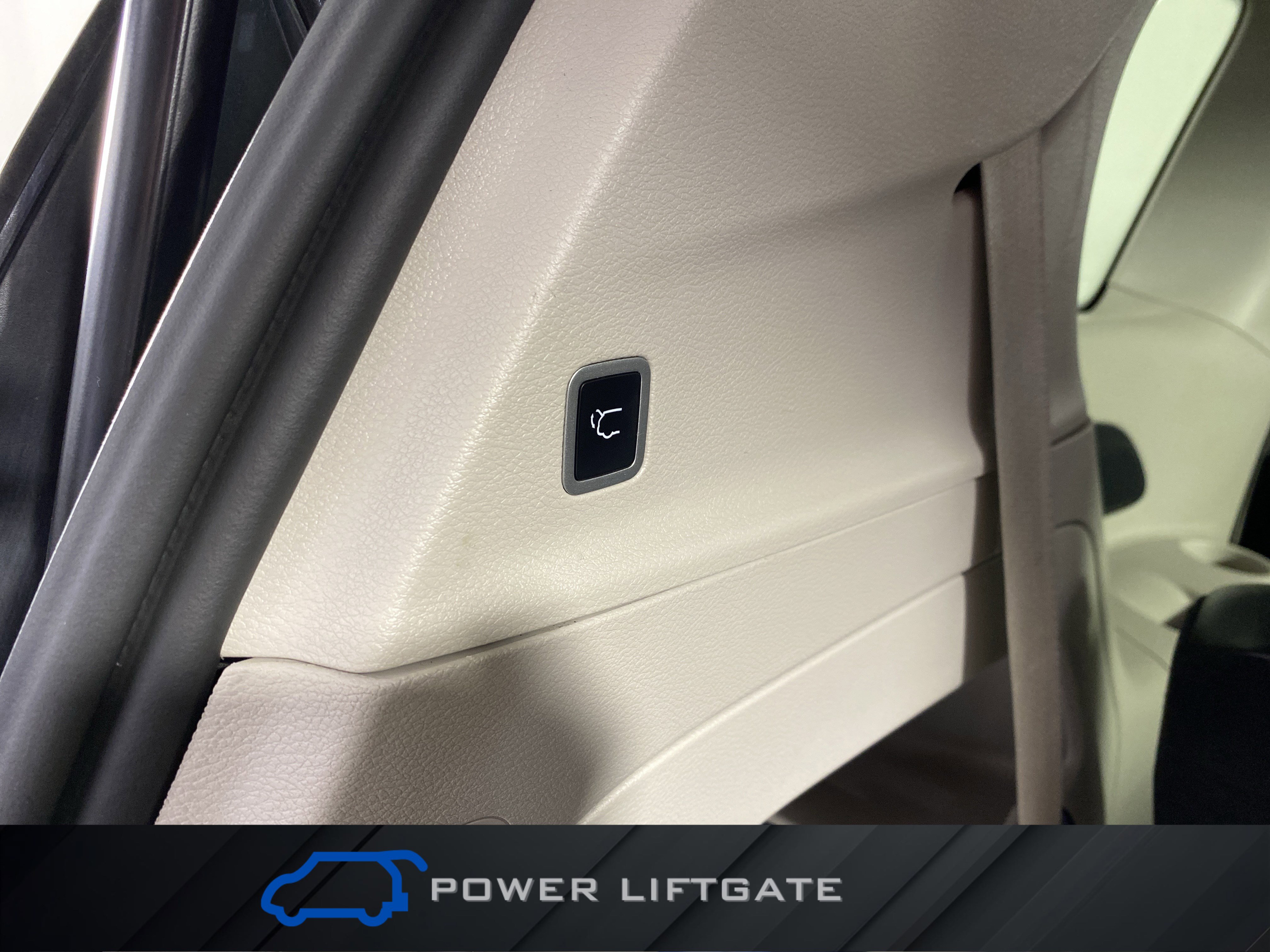 Used 2024 Chrysler Pacifica Touring-L image 34