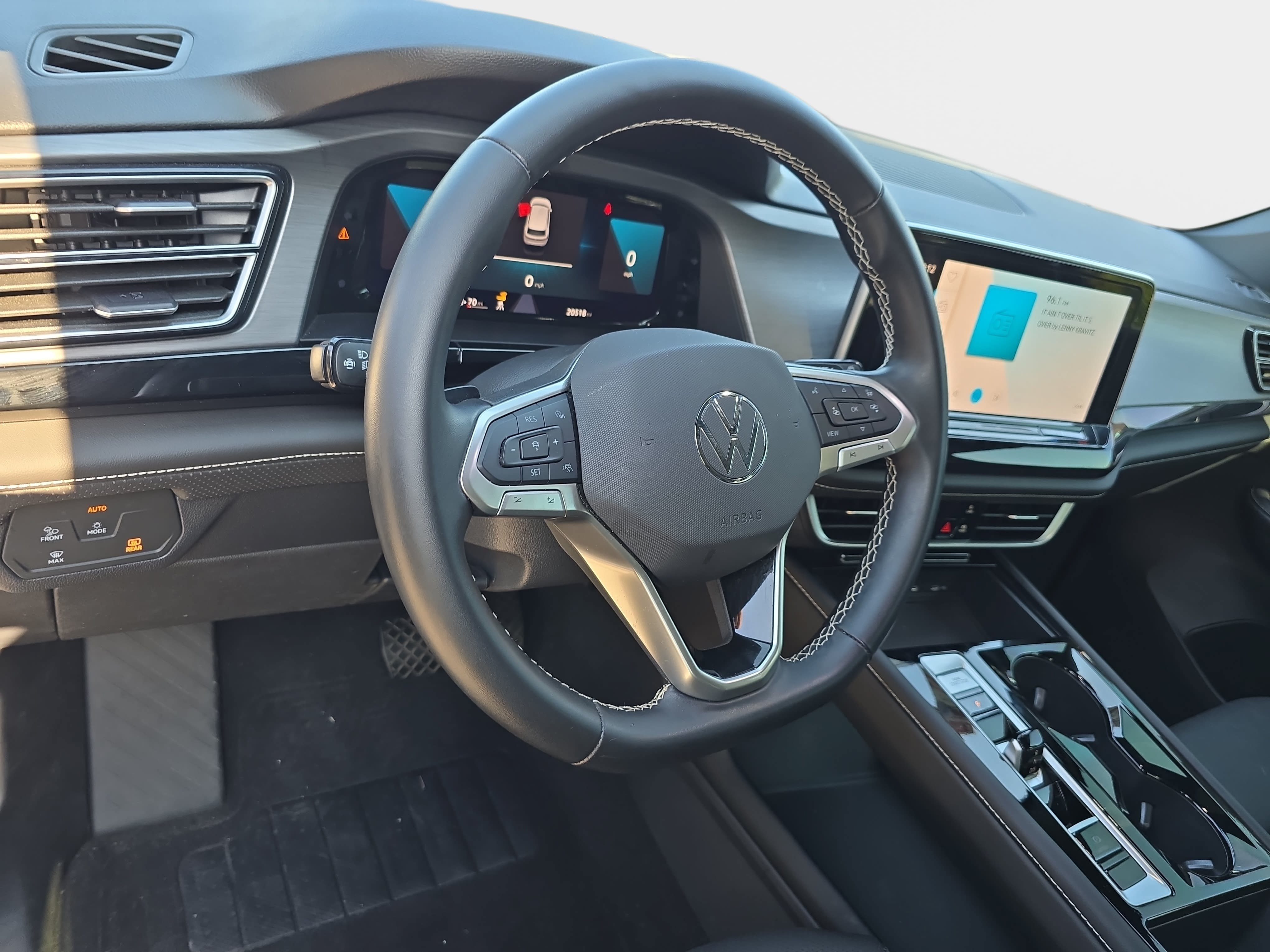 Used 2026 Volkswagen Atlas Cross Sport SE w/ Panoramic Sunroof Package FWD image 16