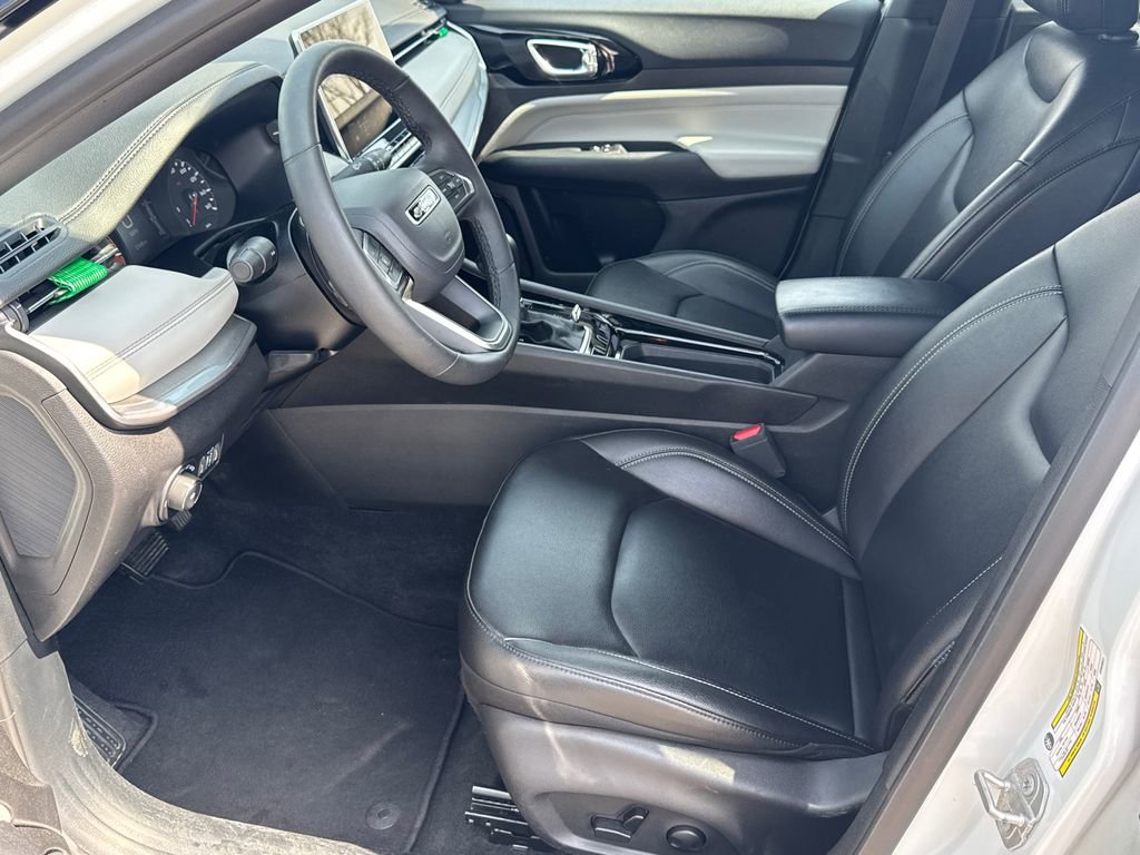 Used 2025 Jeep Compass Limited image 9