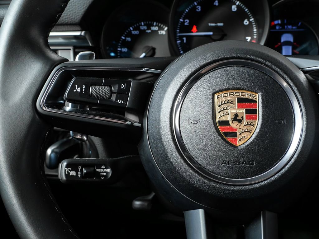Certified 2024 Porsche Macan image 10
