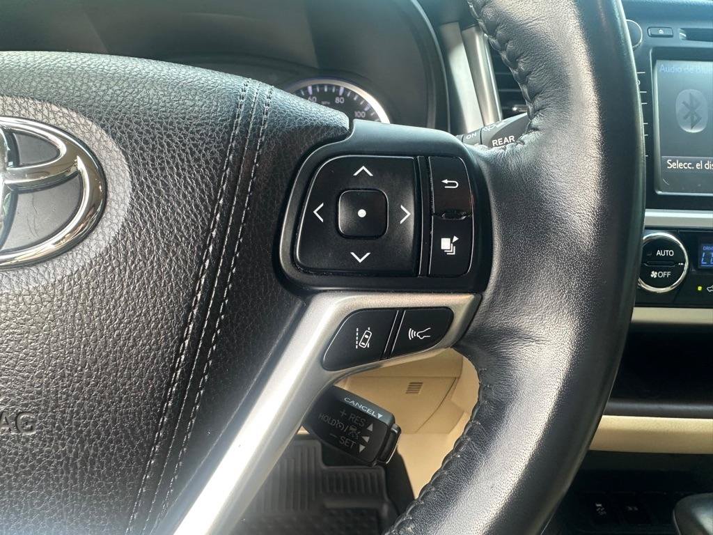 Used 2017 Toyota Highlander XLE FWD image 17