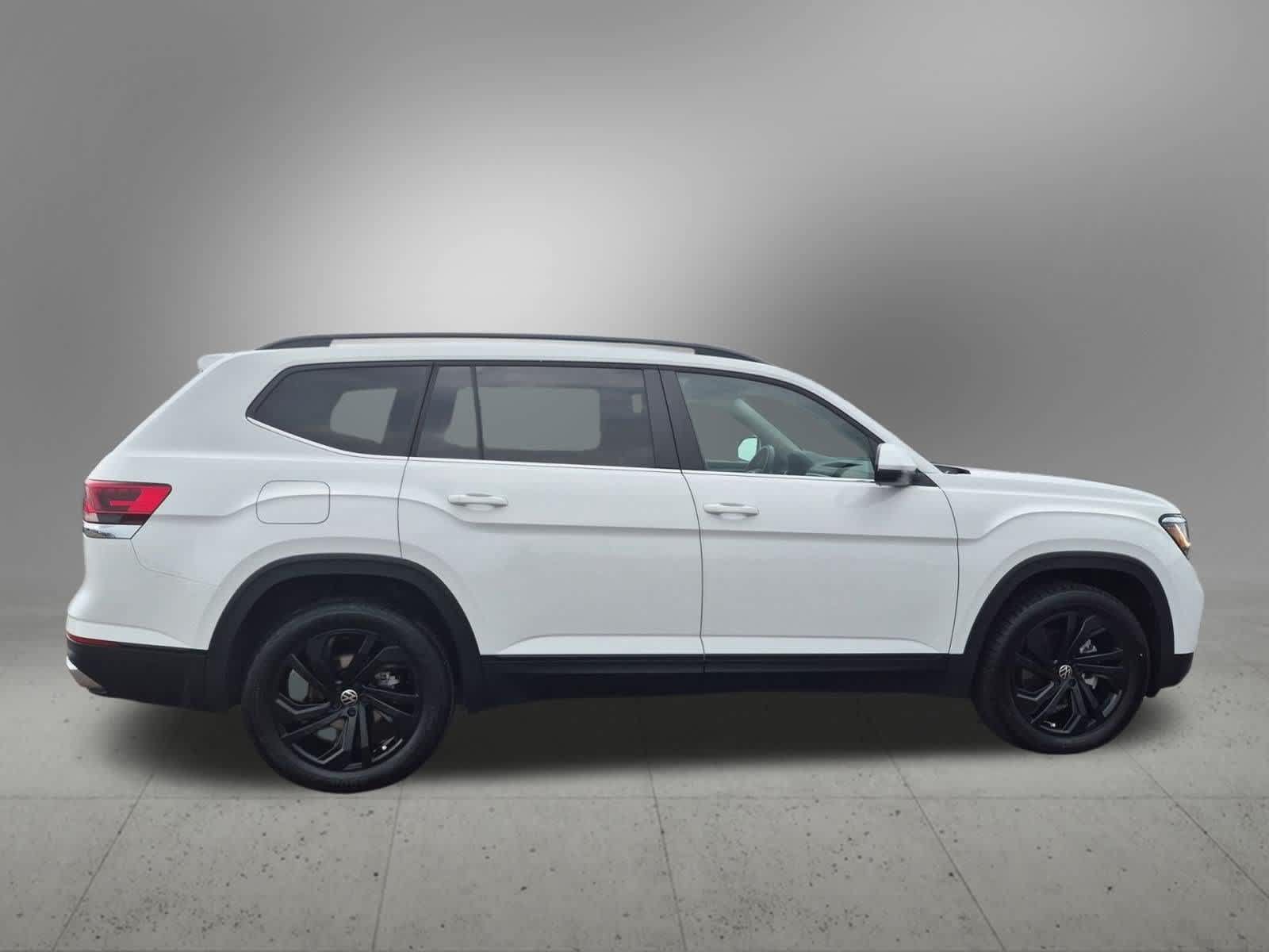 Used 2023 Volkswagen Atlas SE w/ Black Wheel Package FWD image 7