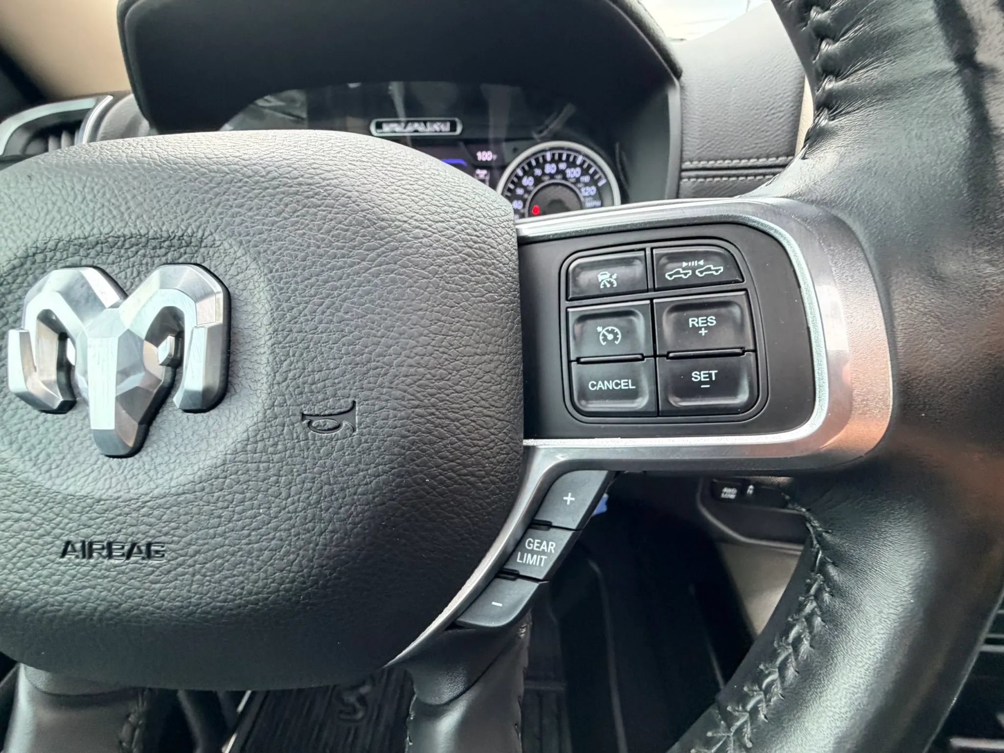 Used 2019 RAM 3500 Laramie AWD/4WD image 15