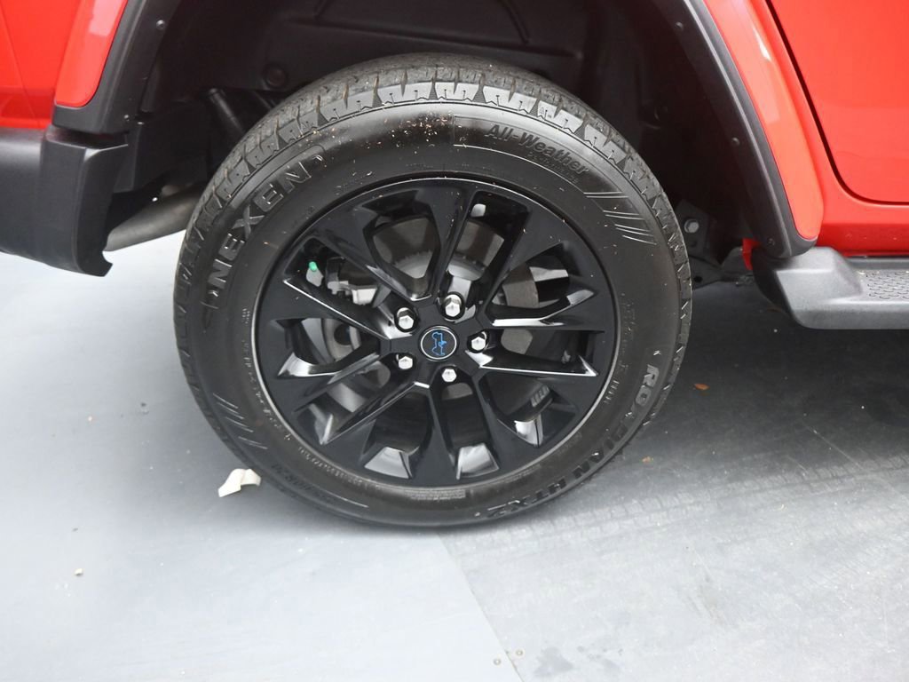 Used 2025 Jeep Wrangler Unlimited Sahara AWD/4WD image 23