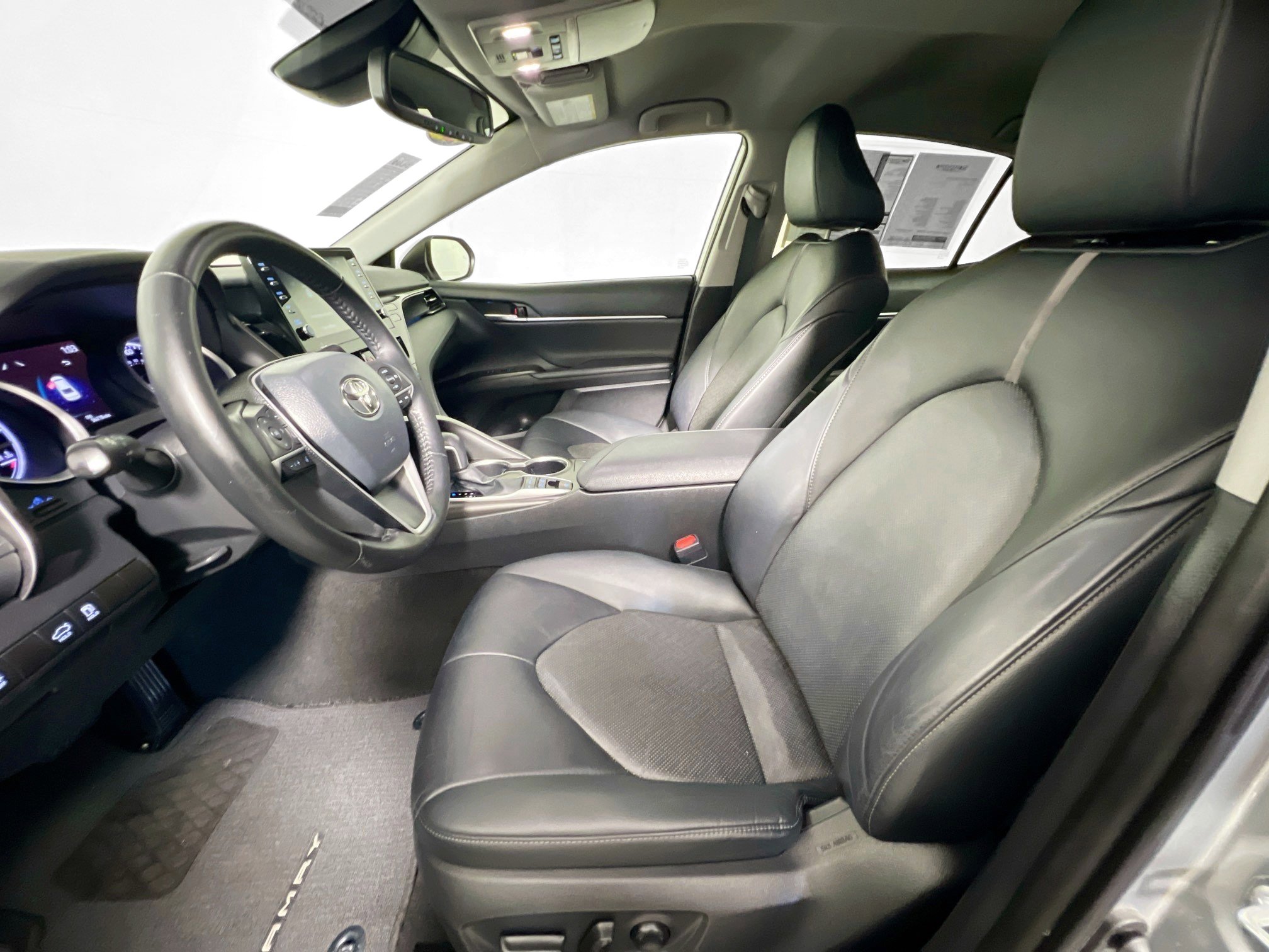 Used 2022 Toyota Camry XLE FWD image 14