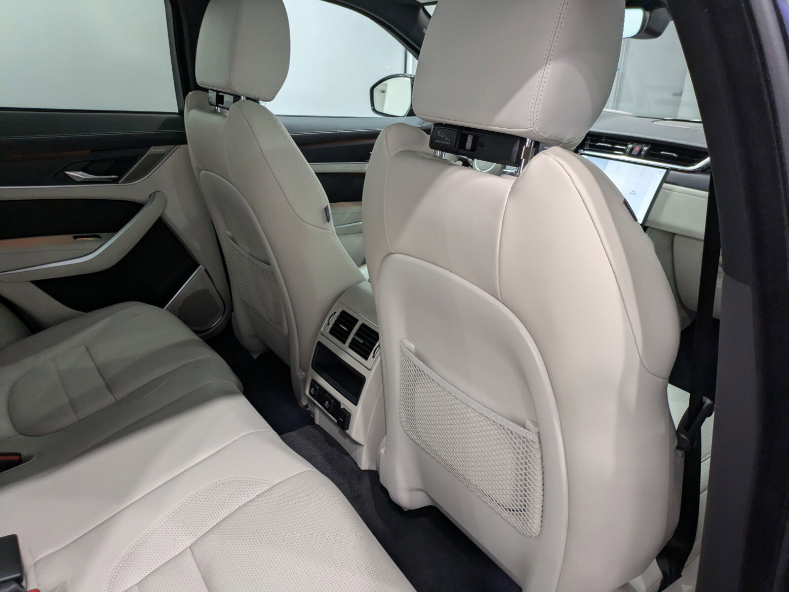 New 2026 Jaguar F-PACE R-Dynamic S image 22