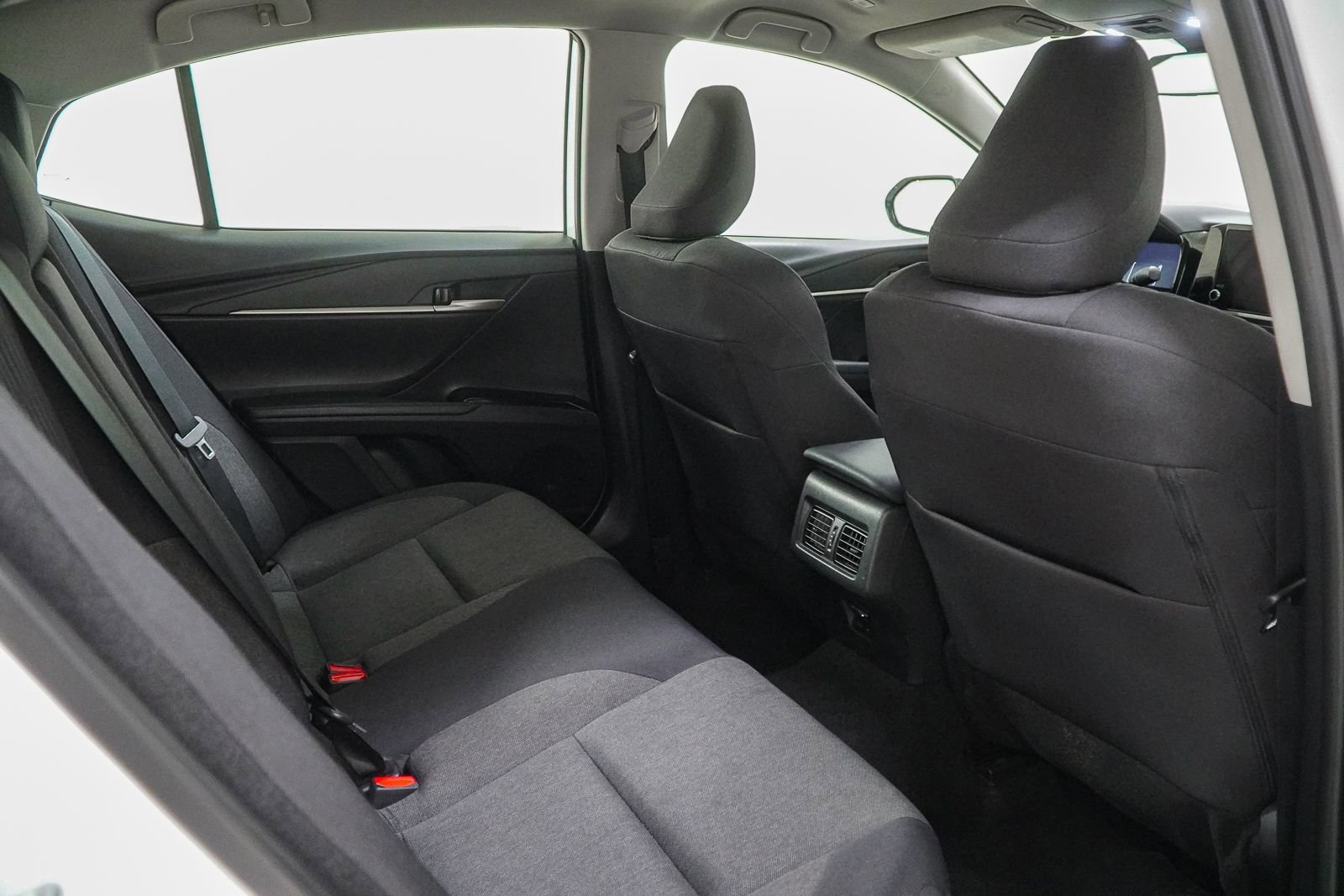 Used 2025 Toyota Camry LE AWD/4WD image 37