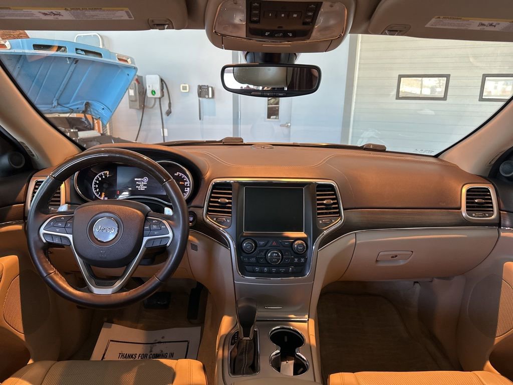 Used 2017 Jeep Grand Cherokee Overland image 12