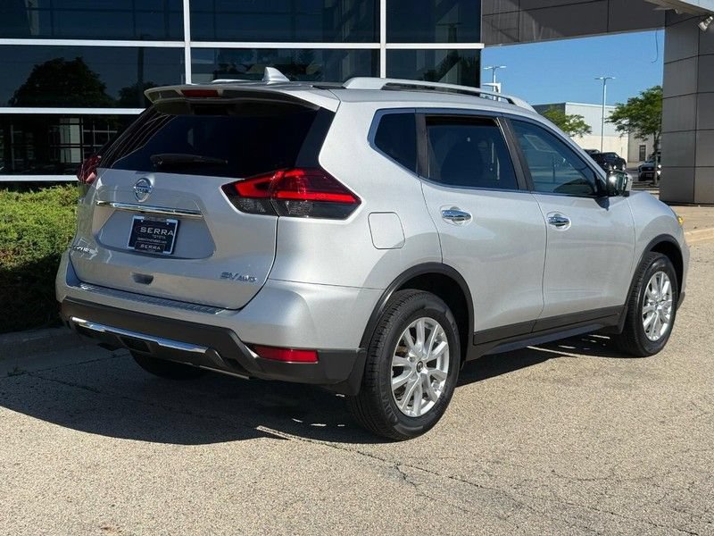 Used 2017 Nissan Rogue SV AWD/4WD image 3