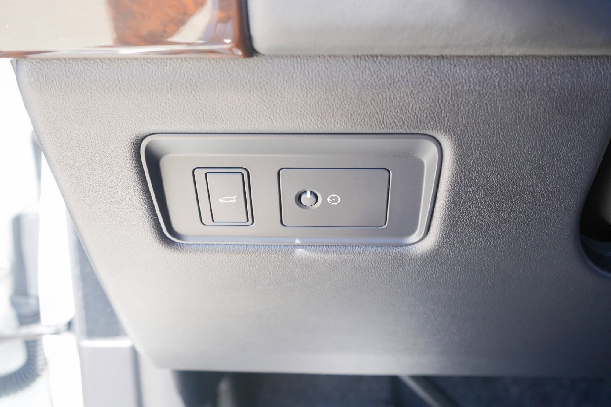 Used 2020 Land Rover Range Rover HSE image 19