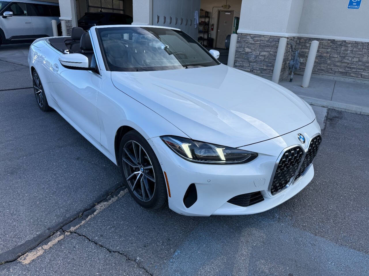 Used 2025 BMW 430i Convertible w/ Premium Package RWD image 1