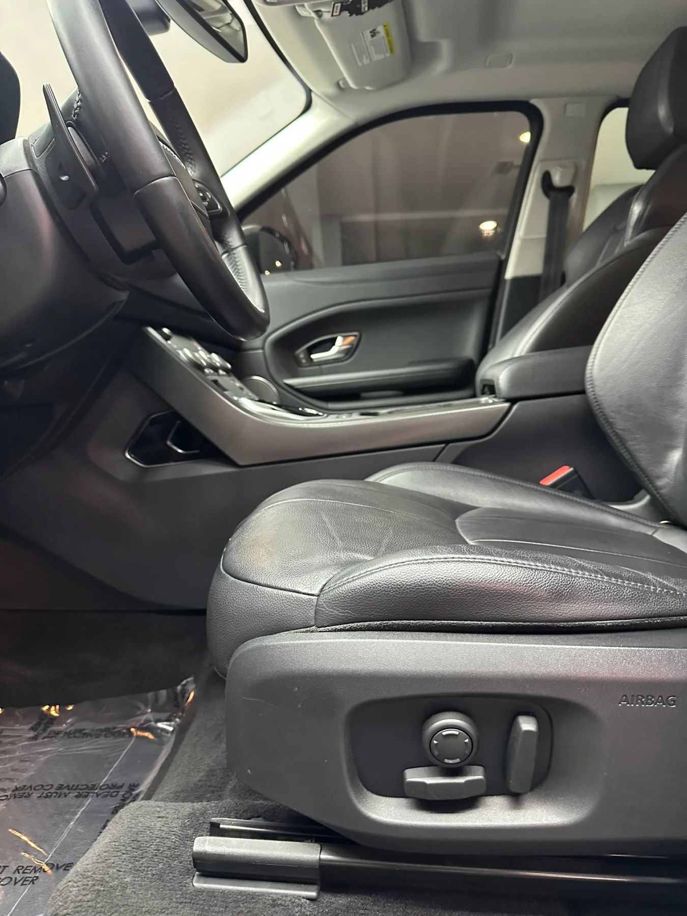 Used 2019 Land Rover Range Rover Evoque SE AWD/4WD image 11