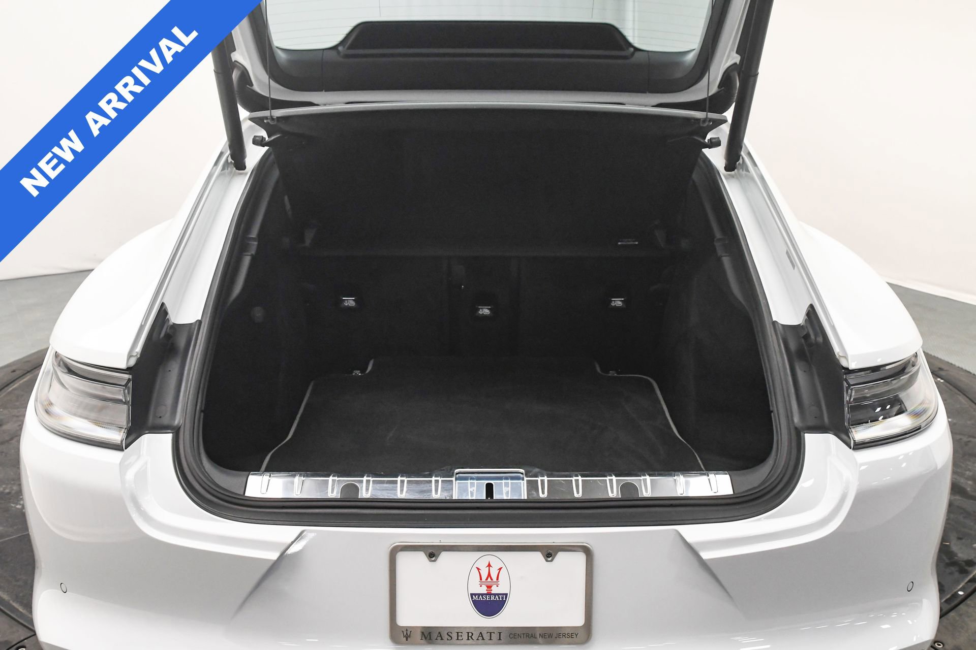 Used 2022 Porsche Panamera Platinum Edition image 7