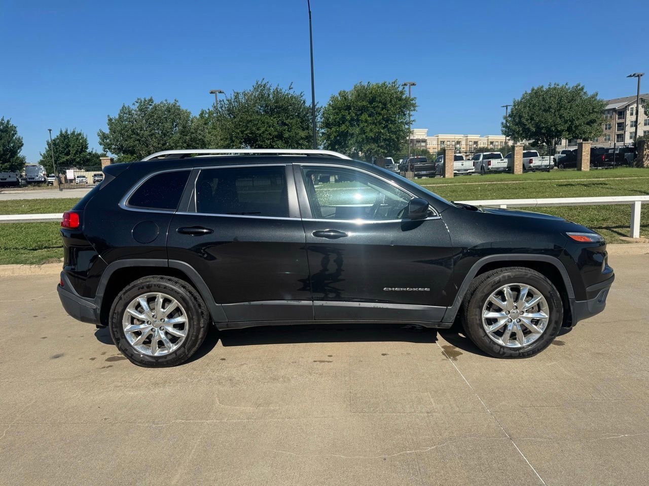 Used 2014 Jeep Cherokee Limited AWD/4WD image 3