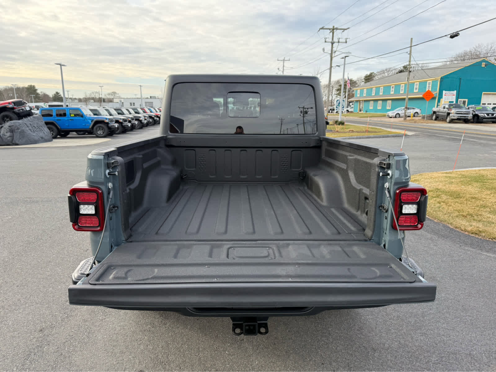 Used 2025 Jeep Gladiator Sport image 8