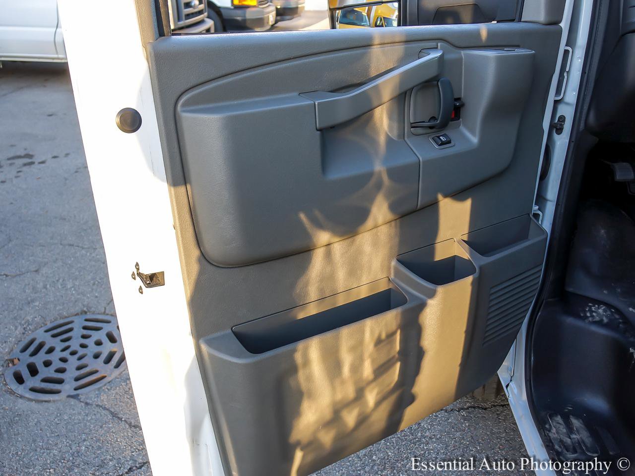 Used 2021 Chevrolet Express 4500 w/ Power Convenience Package RWD image 17