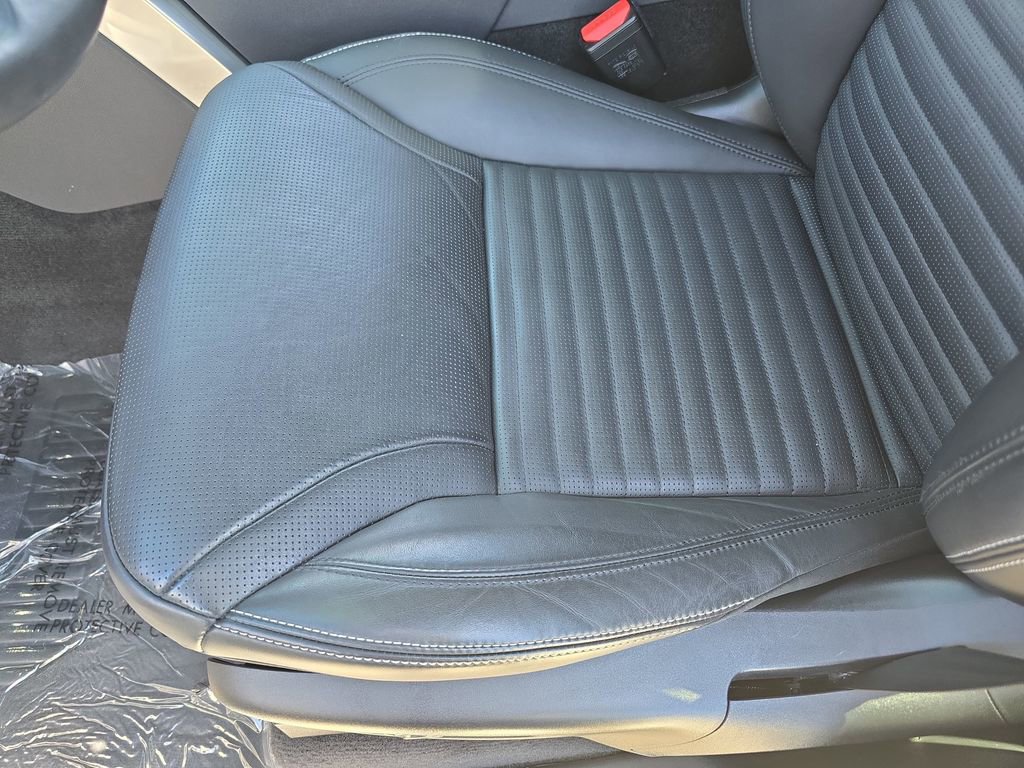 Used 2025 Land Rover Discovery Dynamic SE image 31